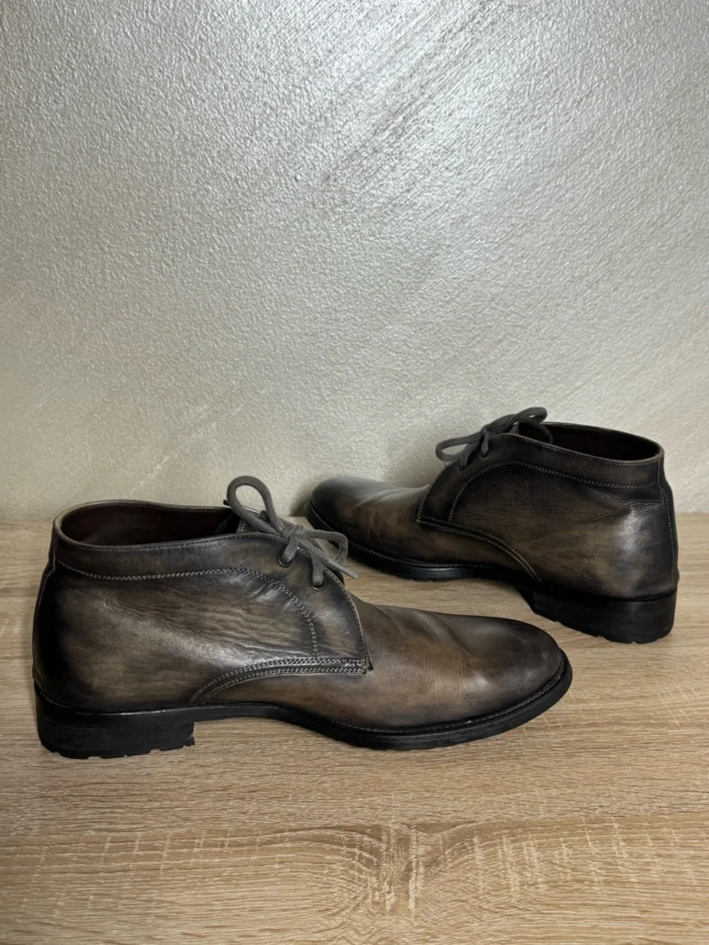 Magnanni men's 11.5M leather chukka boots